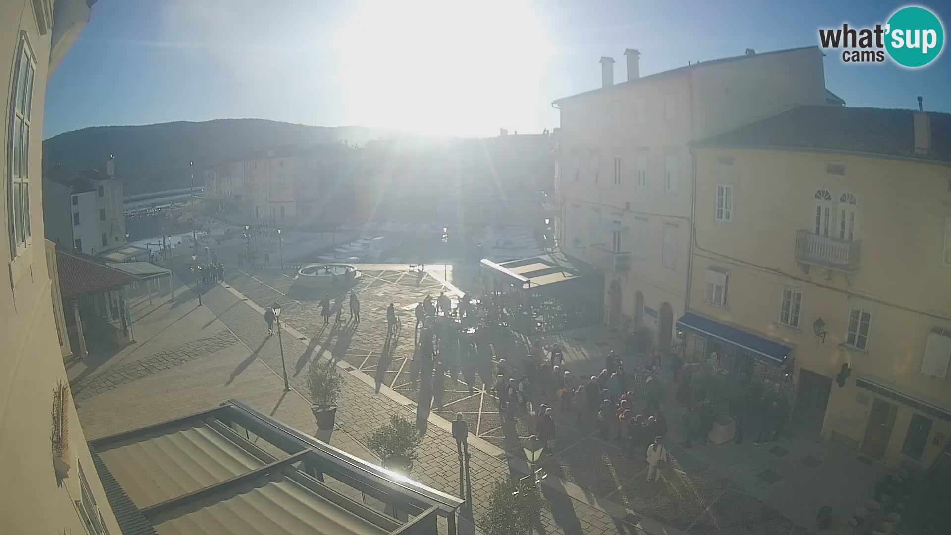 LIVE cam Cres città – piazza principale e “mandrač” – isola di Cherso – Croazia