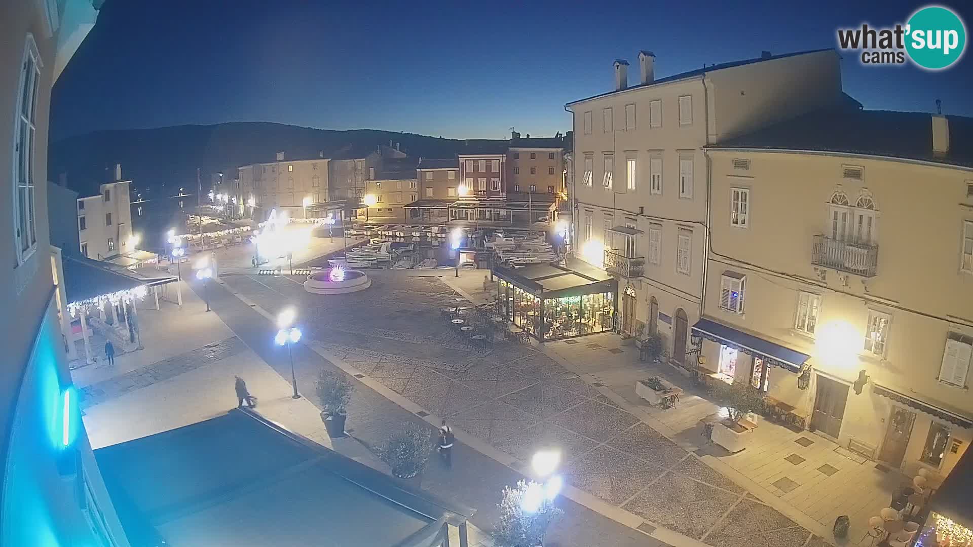 LIVE cam Cres city – place principale et “mandrač” – île de Cres – Croatie