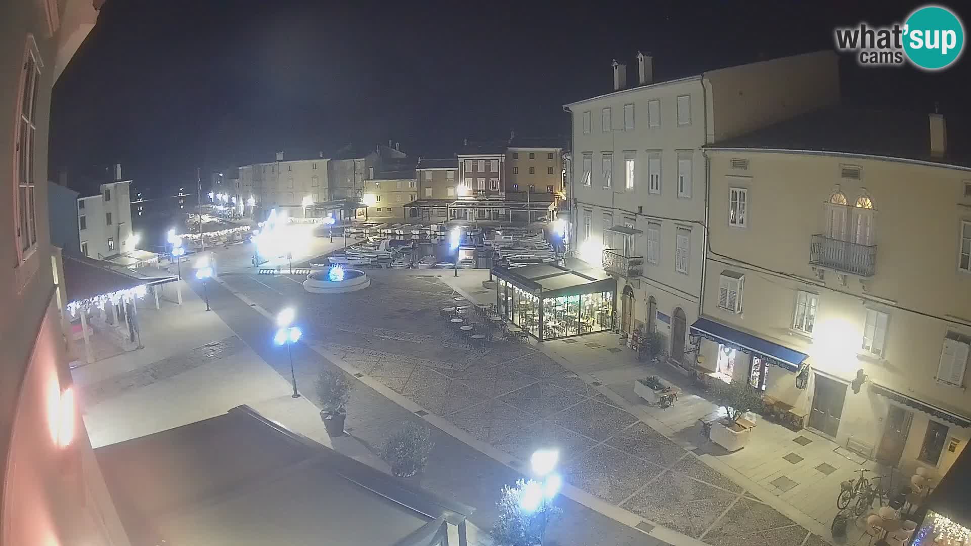 LIVE cam Cres city – place principale et “mandrač” – île de Cres – Croatie