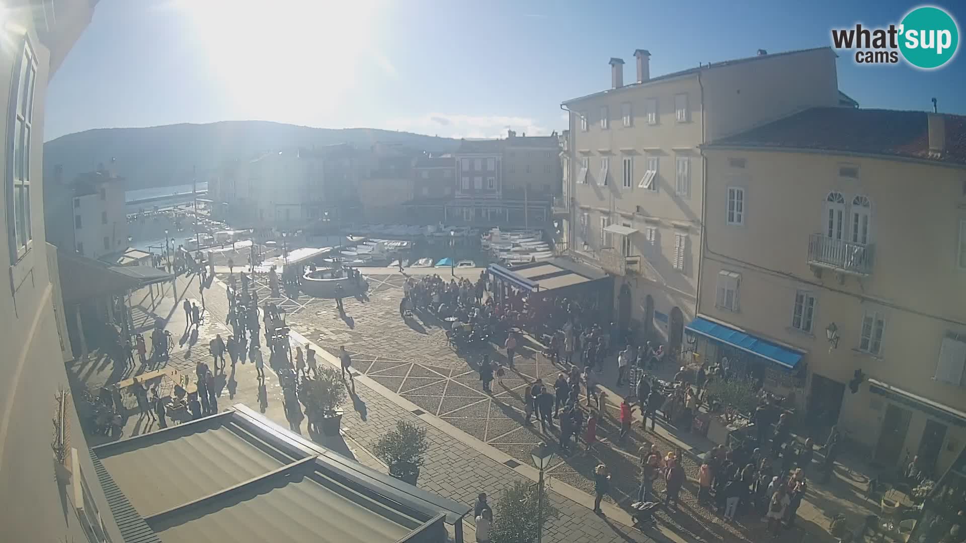 LIVE cam Cres city – main square and “mandrač” – Cres island – Croatia