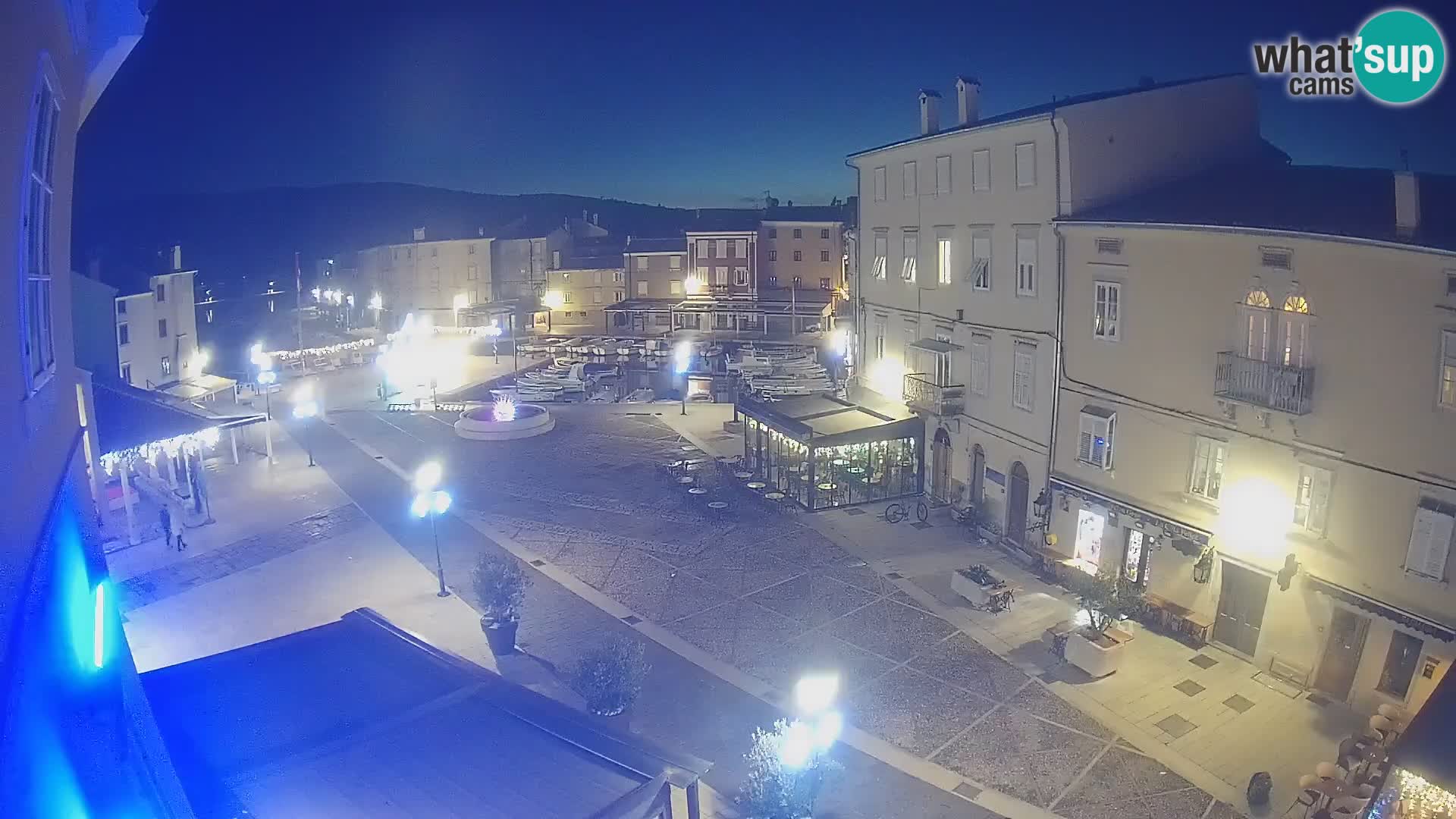 LIVE cam Cres città – piazza principale e “mandrač” – isola di Cherso – Croazia