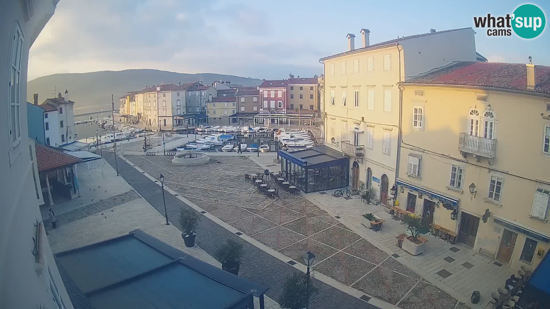 LIVE cam Cres city – main square and “mandrač” – Cres island – Croatia