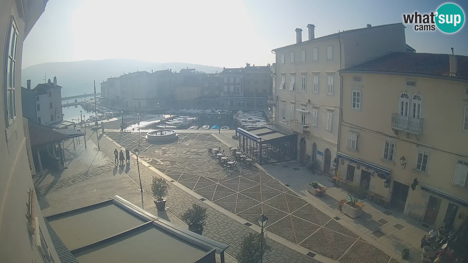 LIVE cam Cres city – main square and “mandrač” – Cres island – Croatia