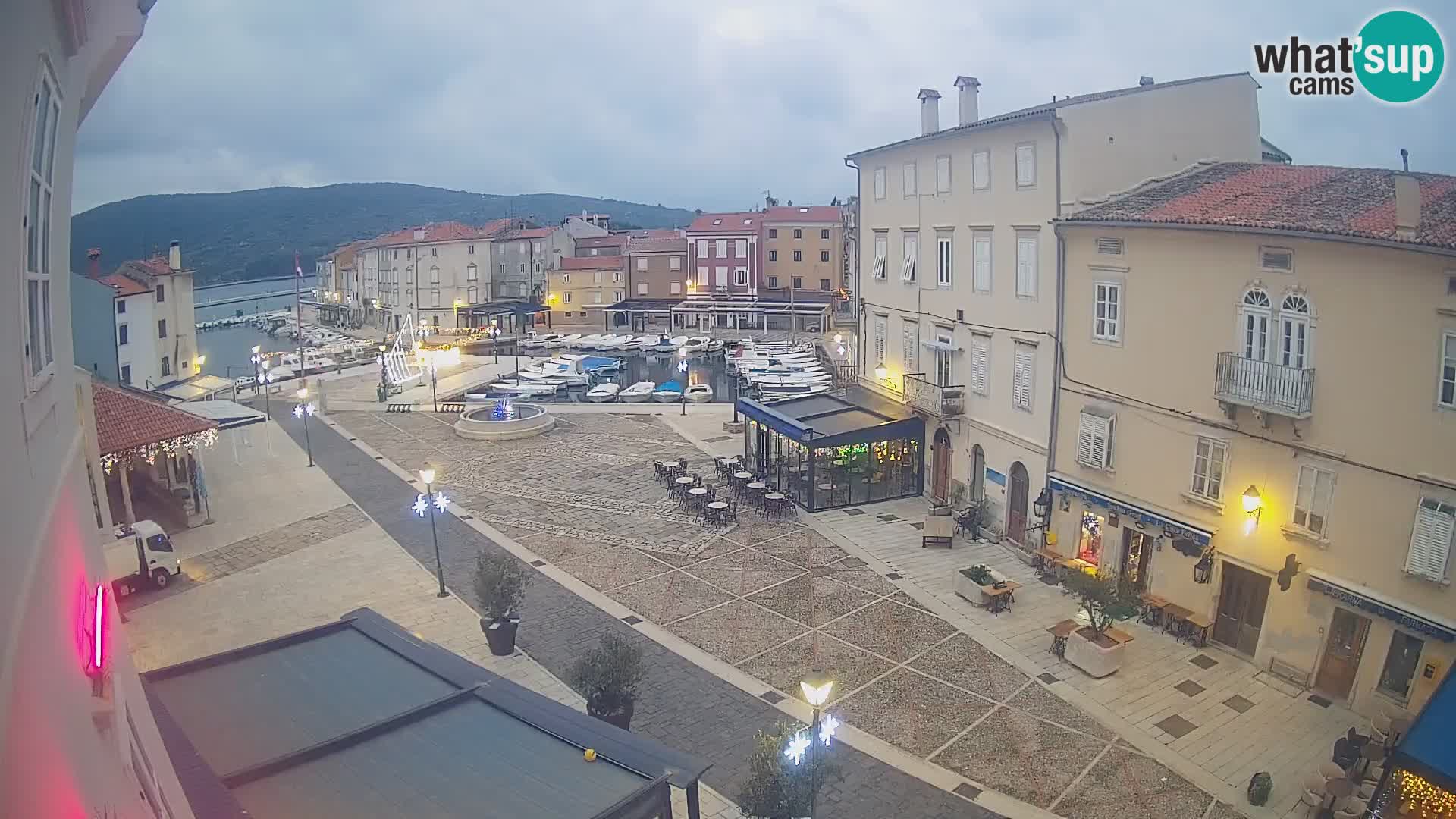 LIVE cam Cres city – main square and “mandrač” – Cres island – Croatia