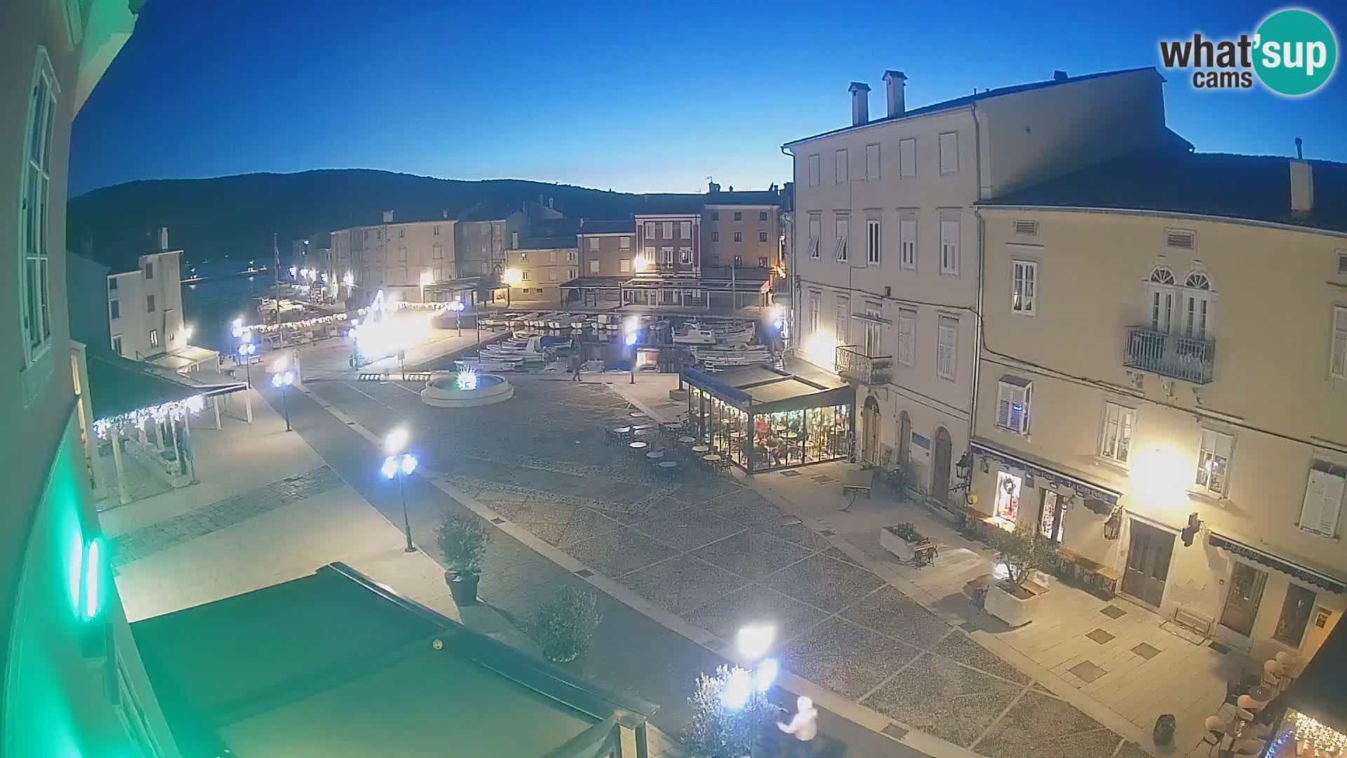 LIVE cam Cres city – place principale et “mandrač” – île de Cres – Croatie