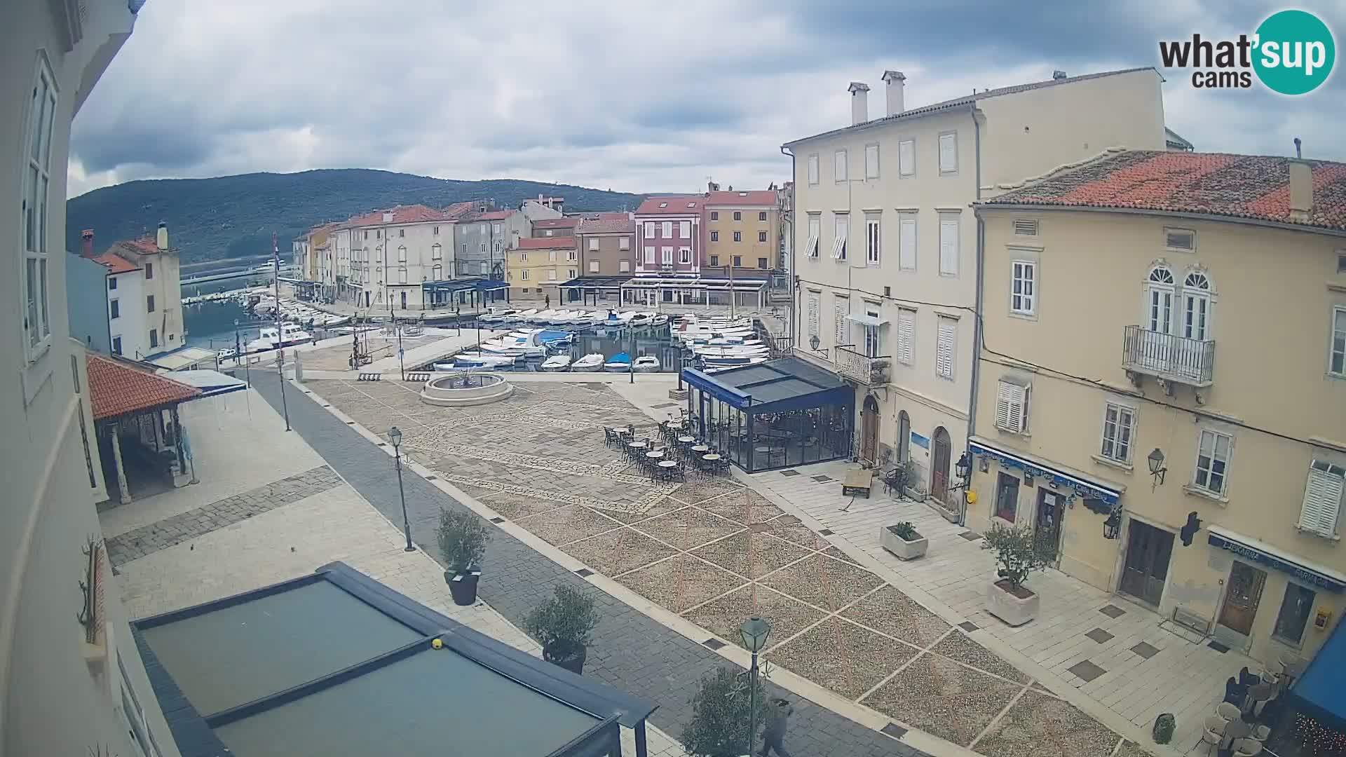 LIVE cam Cres city – main square and “mandrač” – Cres island – Croatia