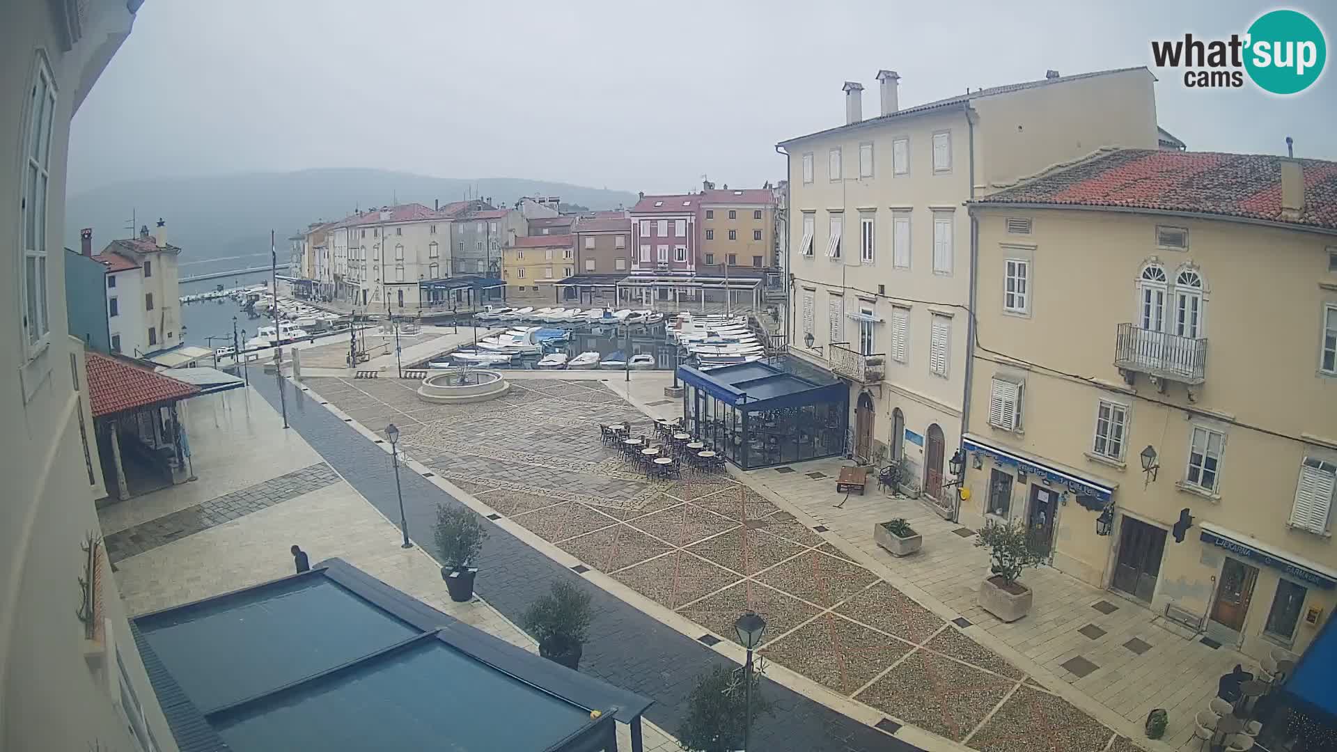 LIVE cam Cres city – place principale et “mandrač” – île de Cres – Croatie