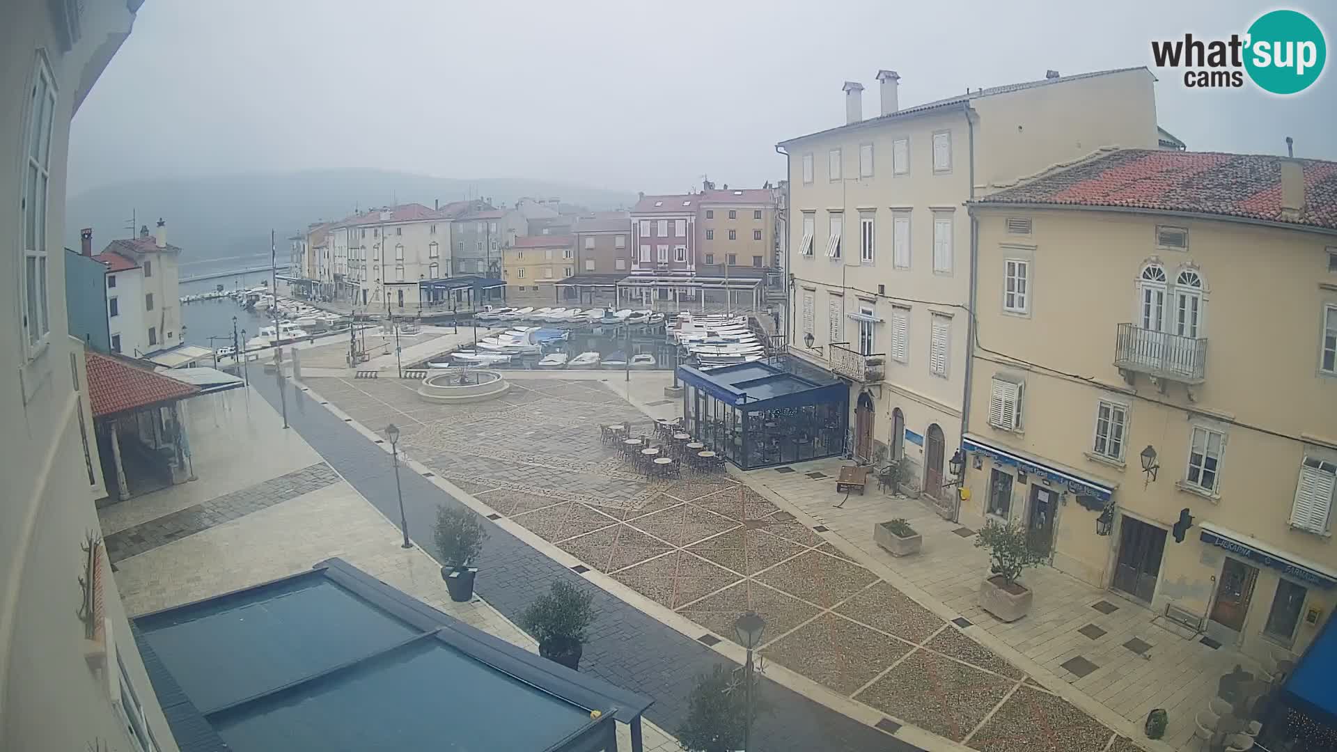 LIVE cam Cres city – place principale et “mandrač” – île de Cres – Croatie