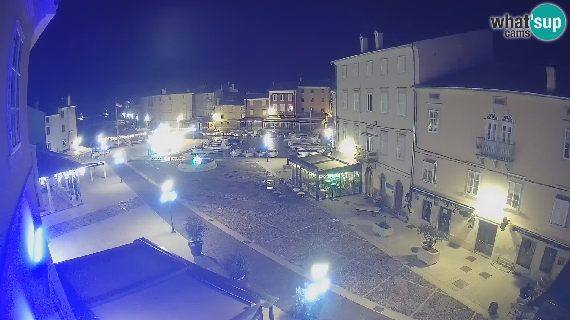 Cámara en vivo ciudad de Cres – plaza principal y “mandrač” – isla de Cres – Croacia