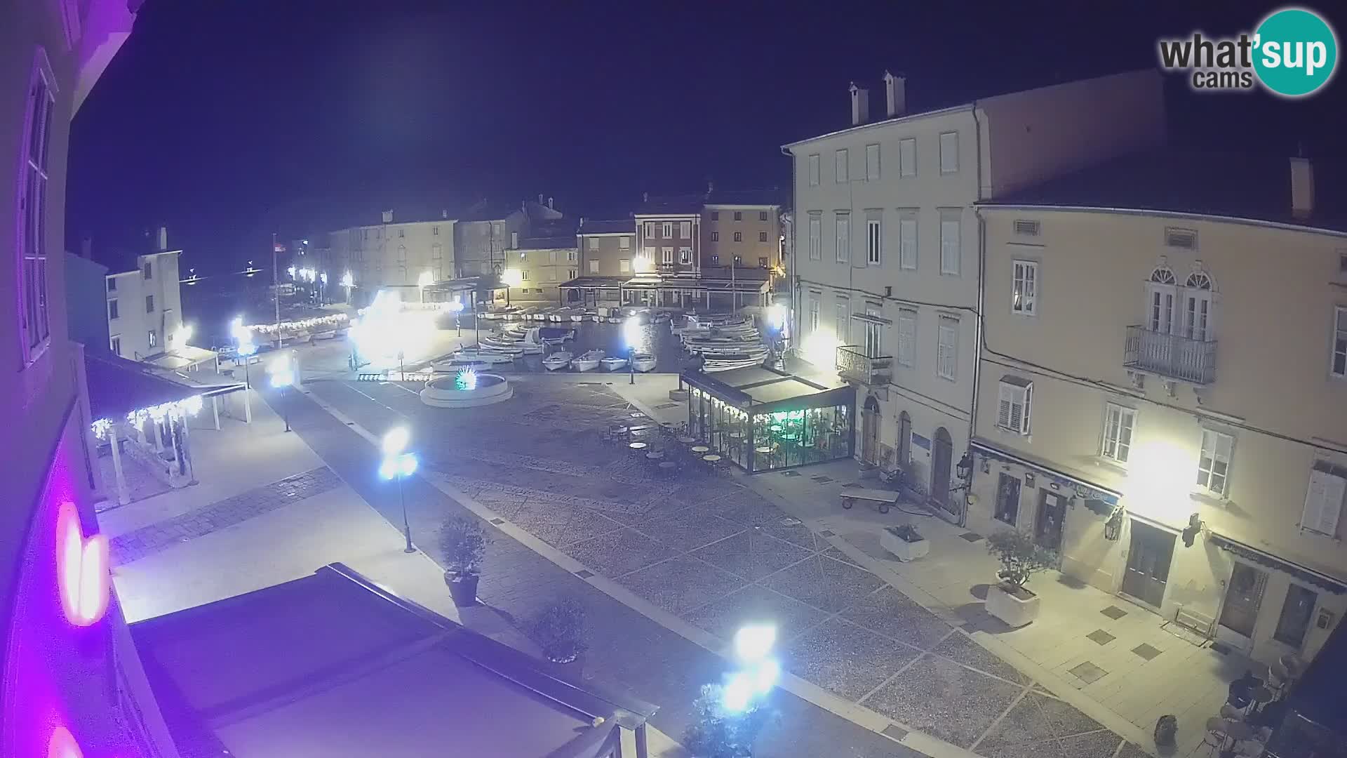 Cámara en vivo ciudad de Cres – plaza principal y “mandrač” – isla de Cres – Croacia