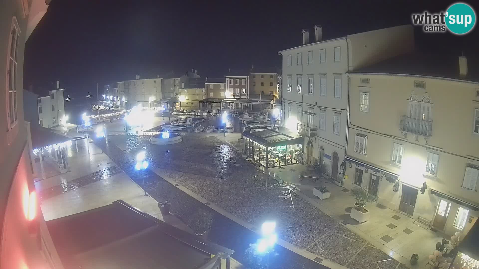 LIVE cam Cres city – place principale et “mandrač” – île de Cres – Croatie