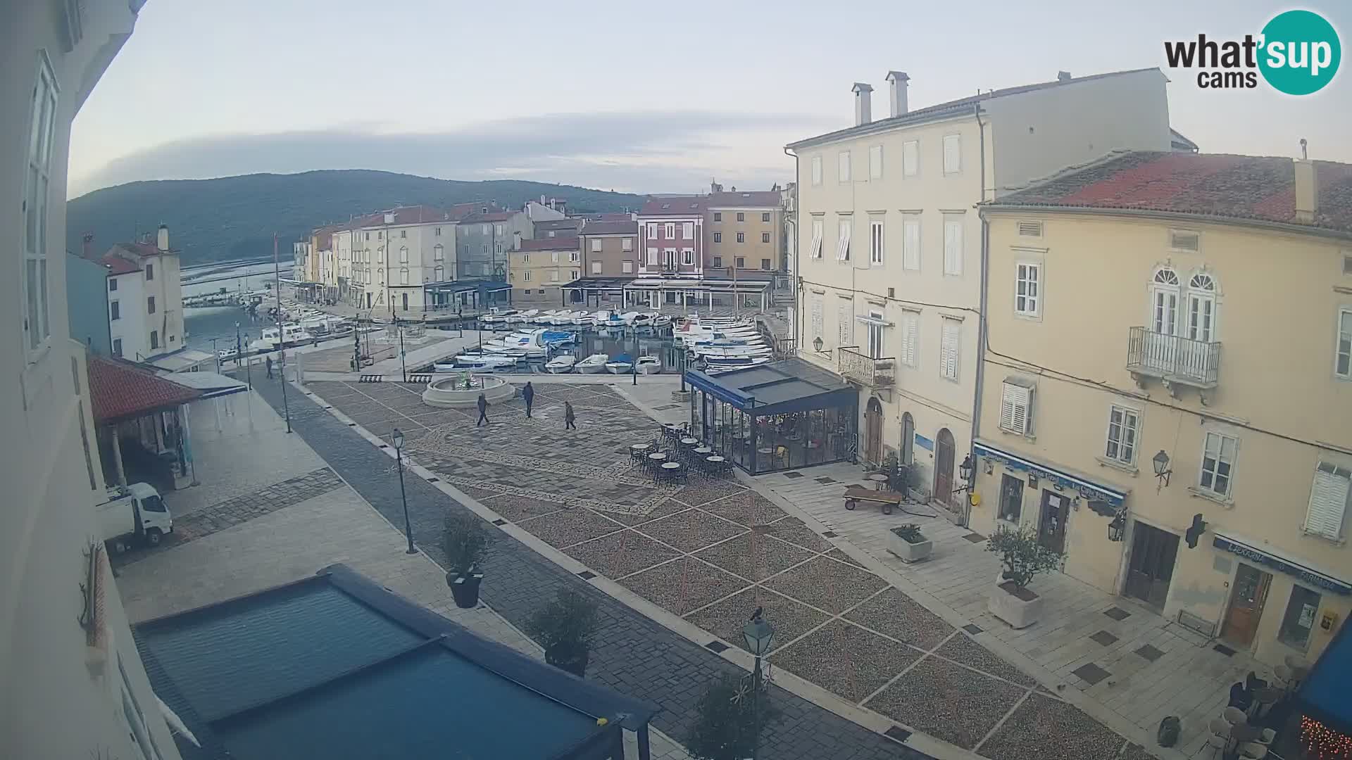 LIVE cam Cres city – main square and “mandrač” – Cres island – Croatia