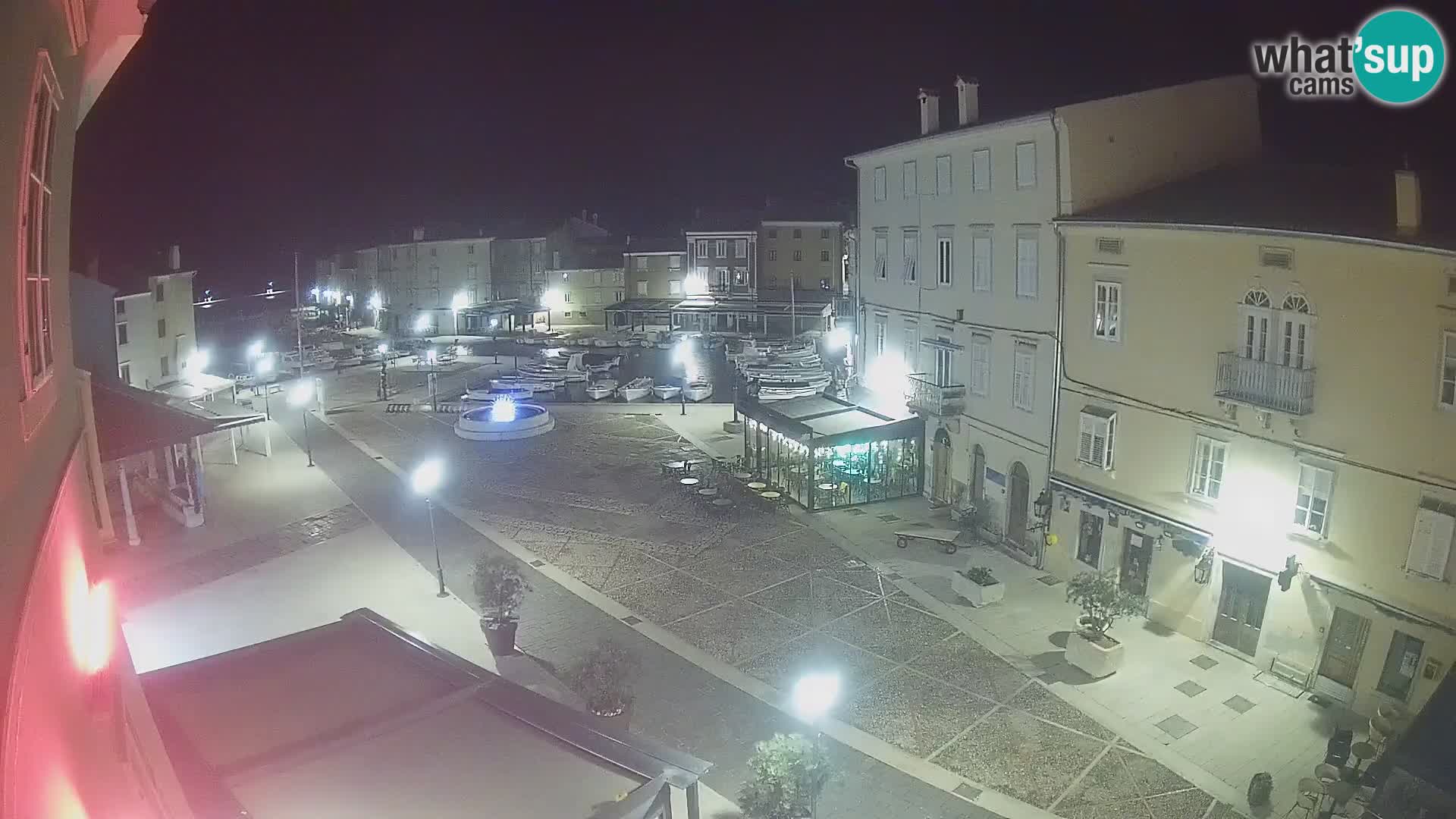 Cámara en vivo ciudad de Cres – plaza principal y “mandrač” – isla de Cres – Croacia