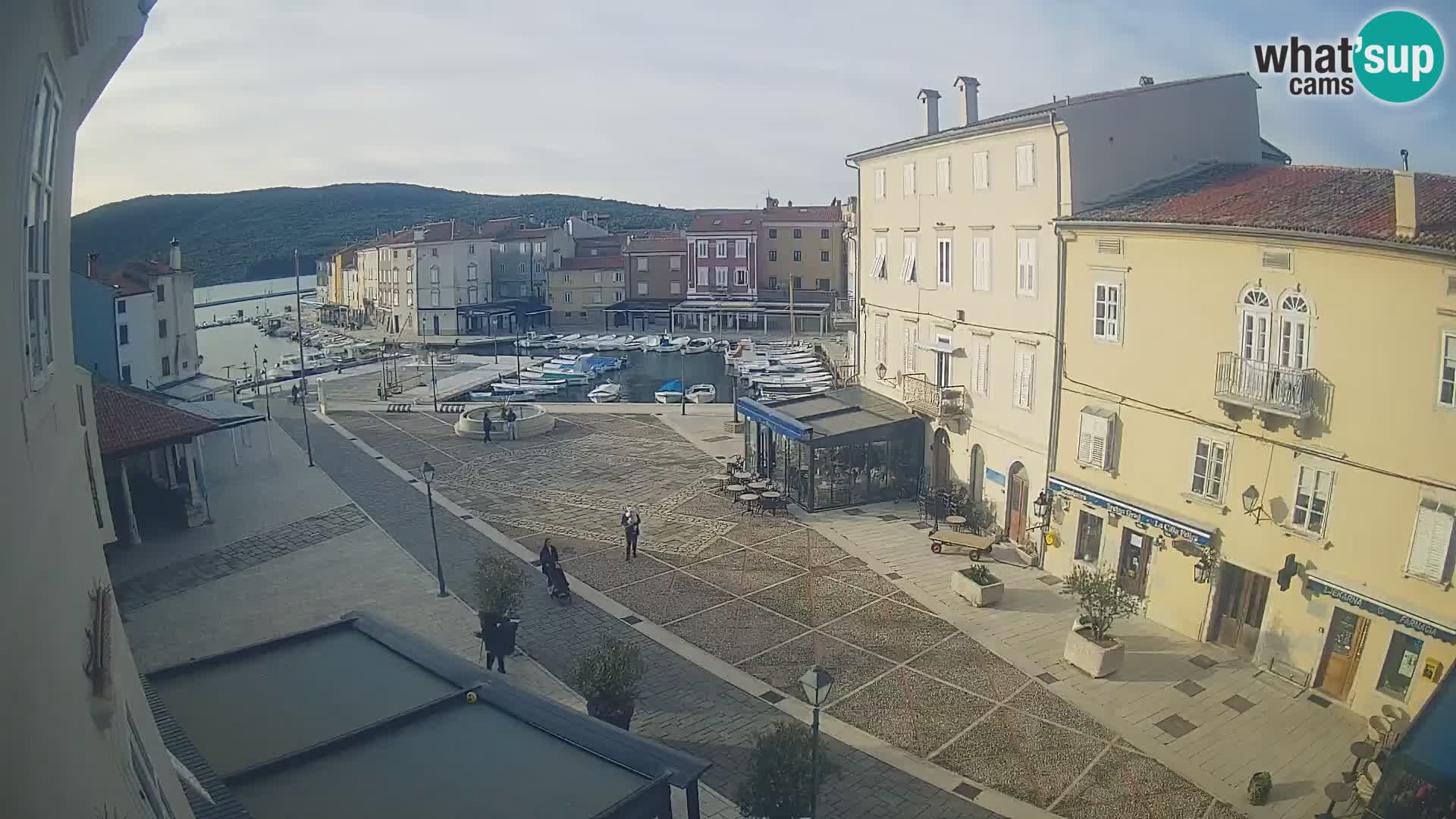 LIVE cam Cres city – main square and “mandrač” – Cres island – Croatia