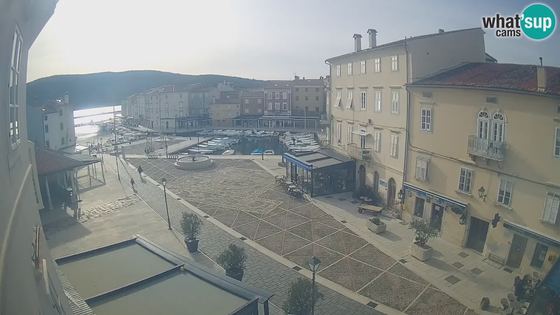 LIVE cam Cres city – main square and “mandrač” – Cres island – Croatia