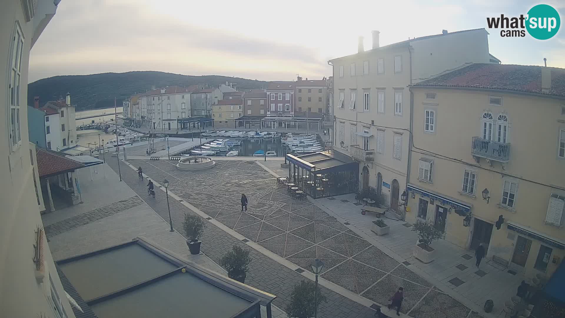 LIVE cam Cres city – main square and “mandrač” – Cres island – Croatia