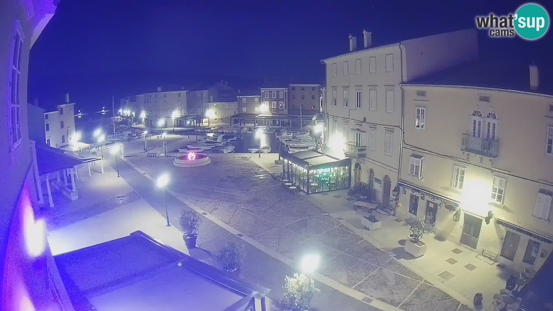 LIVE cam Cres città – piazza principale e “mandrač” – isola di Cherso – Croazia