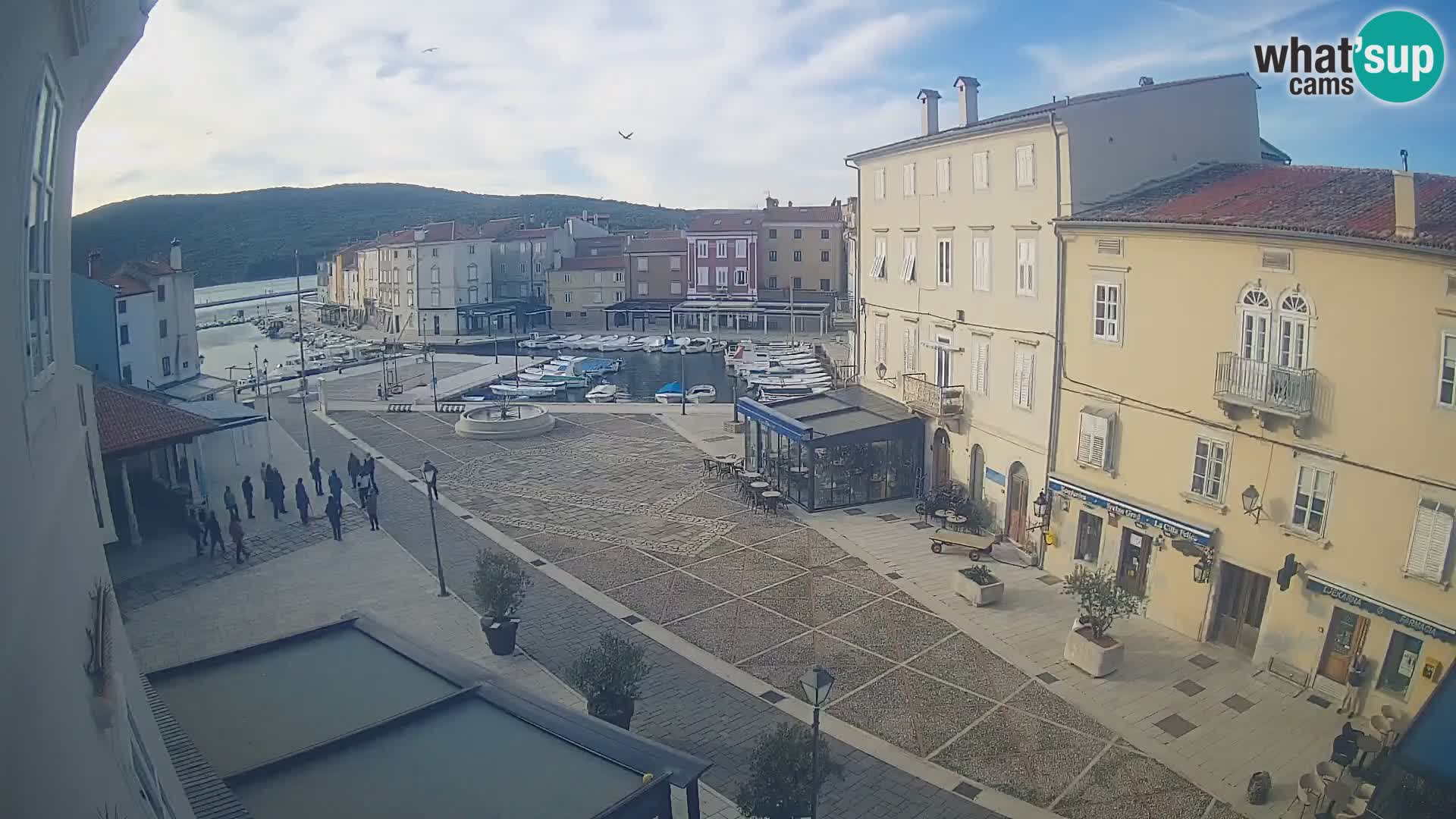 LIVE cam Cres city – main square and “mandrač” – Cres island – Croatia