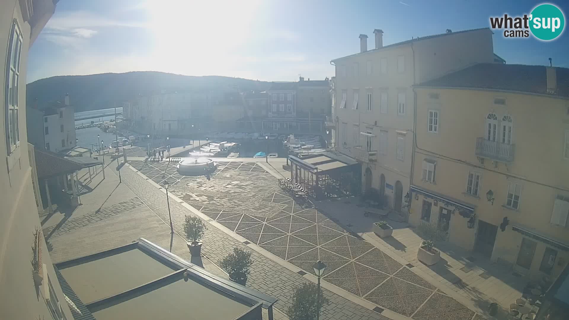 LIVE cam Cres city – main square and “mandrač” – Cres island – Croatia