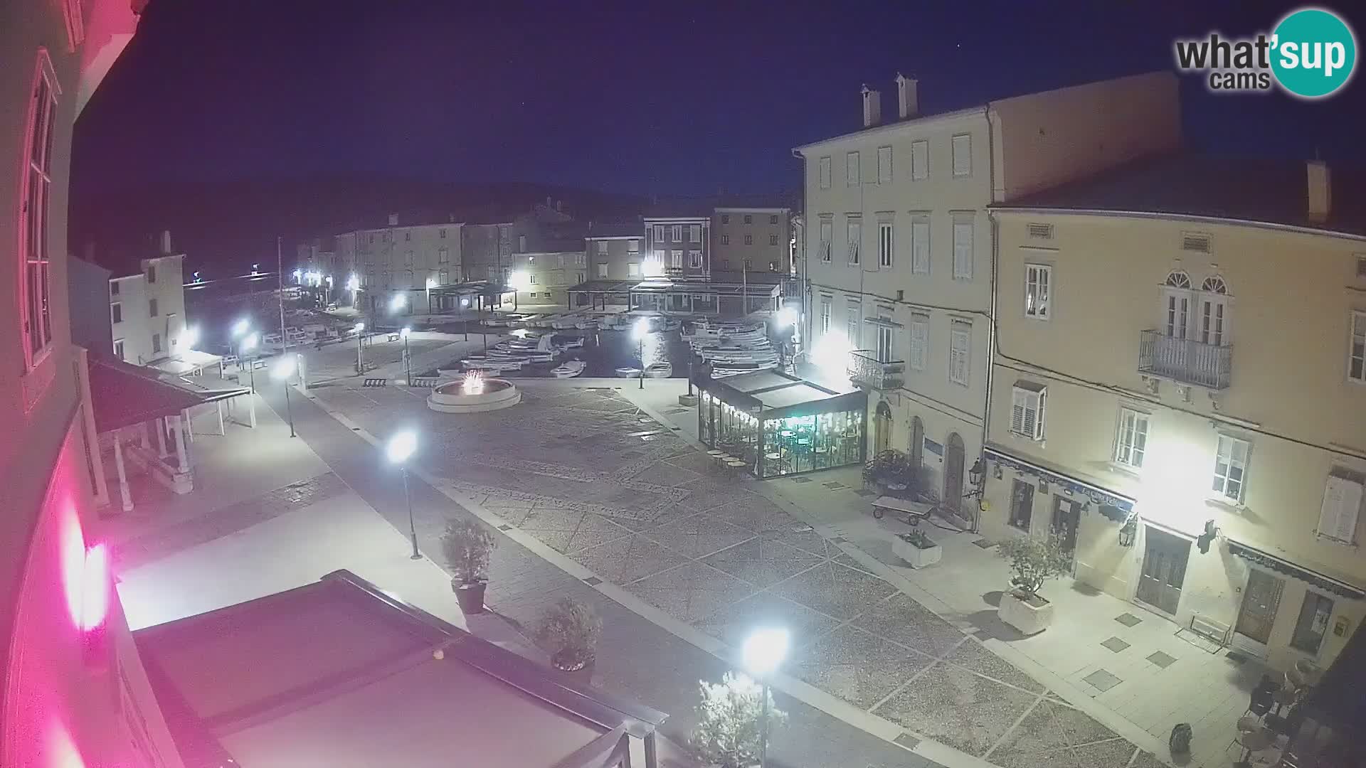 LIVE cam Cres city – place principale et “mandrač” – île de Cres – Croatie