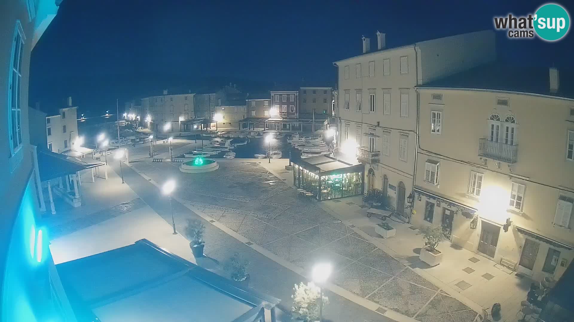 LIVE cam Cres city – place principale et “mandrač” – île de Cres – Croatie