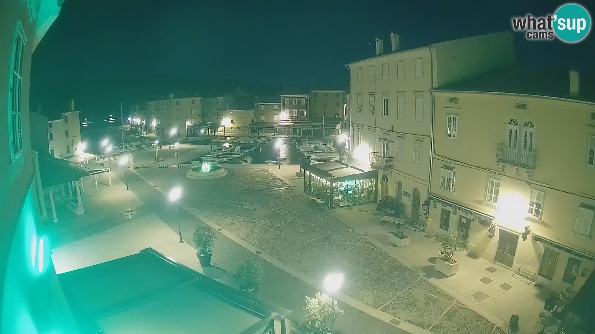 LIVE cam Cres city – place principale et “mandrač” – île de Cres – Croatie