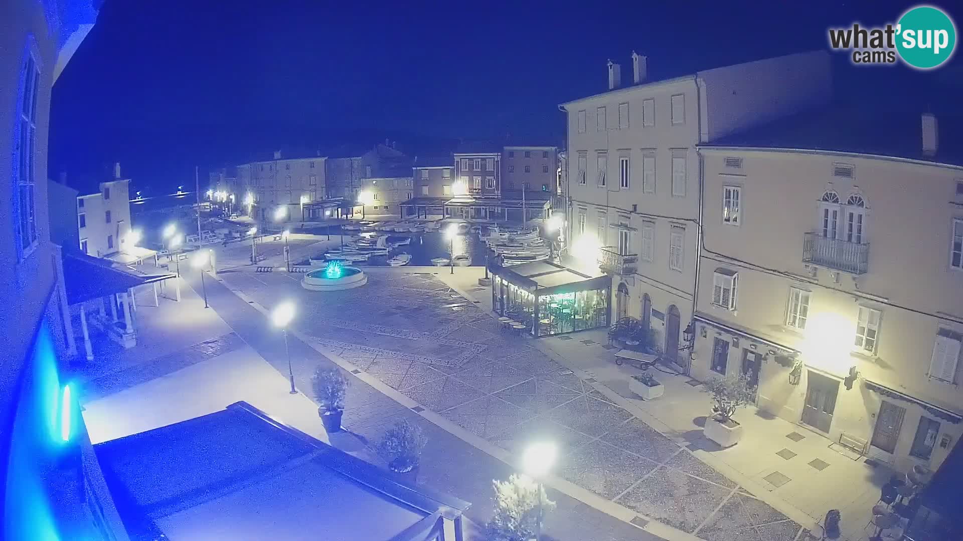 LIVE cam Cres city – place principale et “mandrač” – île de Cres – Croatie