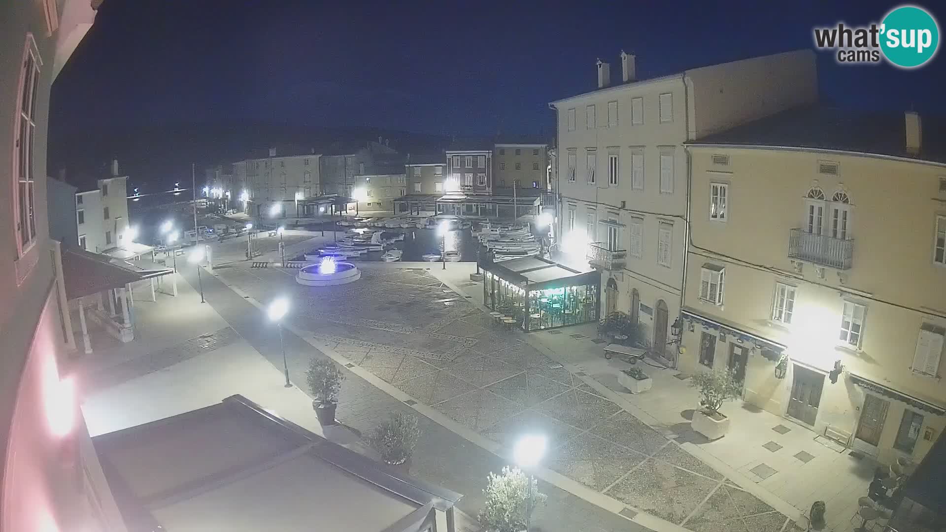 LIVE cam Cres Stadt – Hauptplatz und “mandrač” – Cres Insel – Kroatien