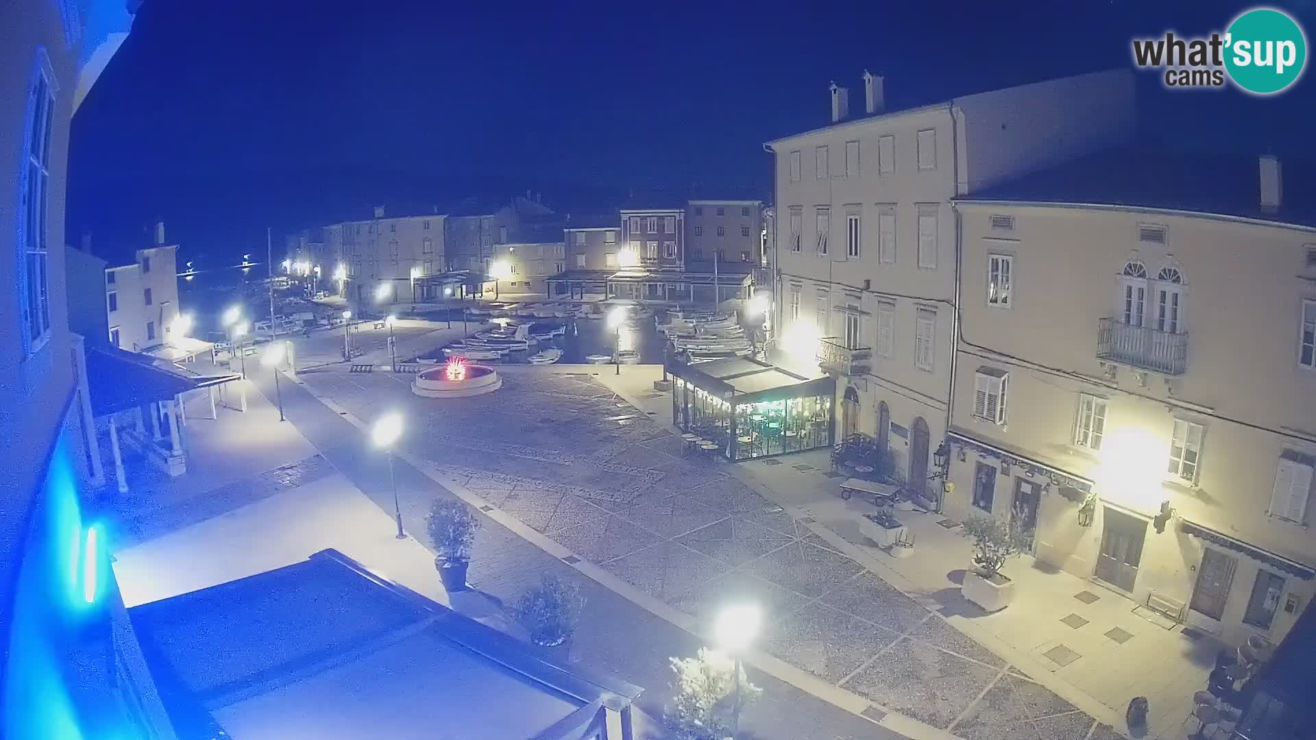 LIVE cam Cres city – place principale et “mandrač” – île de Cres – Croatie