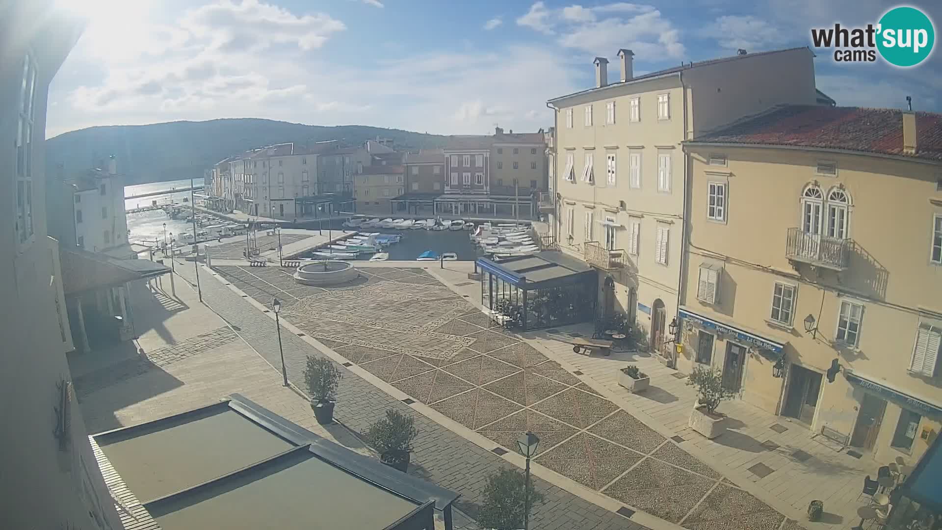 LIVE cam Cres city – main square and “mandrač” – Cres island – Croatia