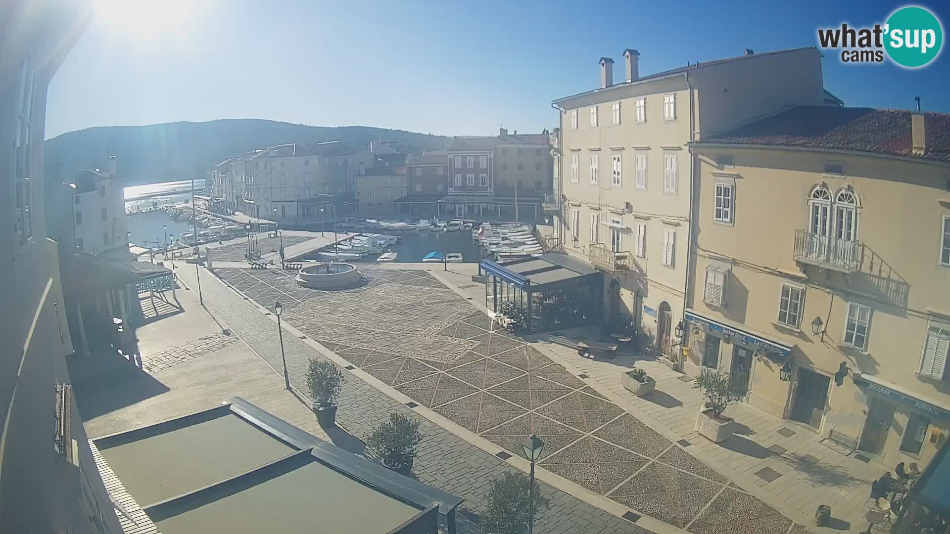 LIVE cam Cres city – main square and “mandrač” – Cres island – Croatia