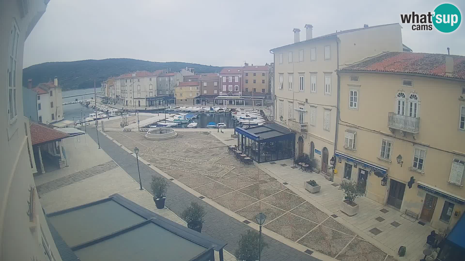 LIVE cam Cres city – main square and “mandrač” – Cres island – Croatia