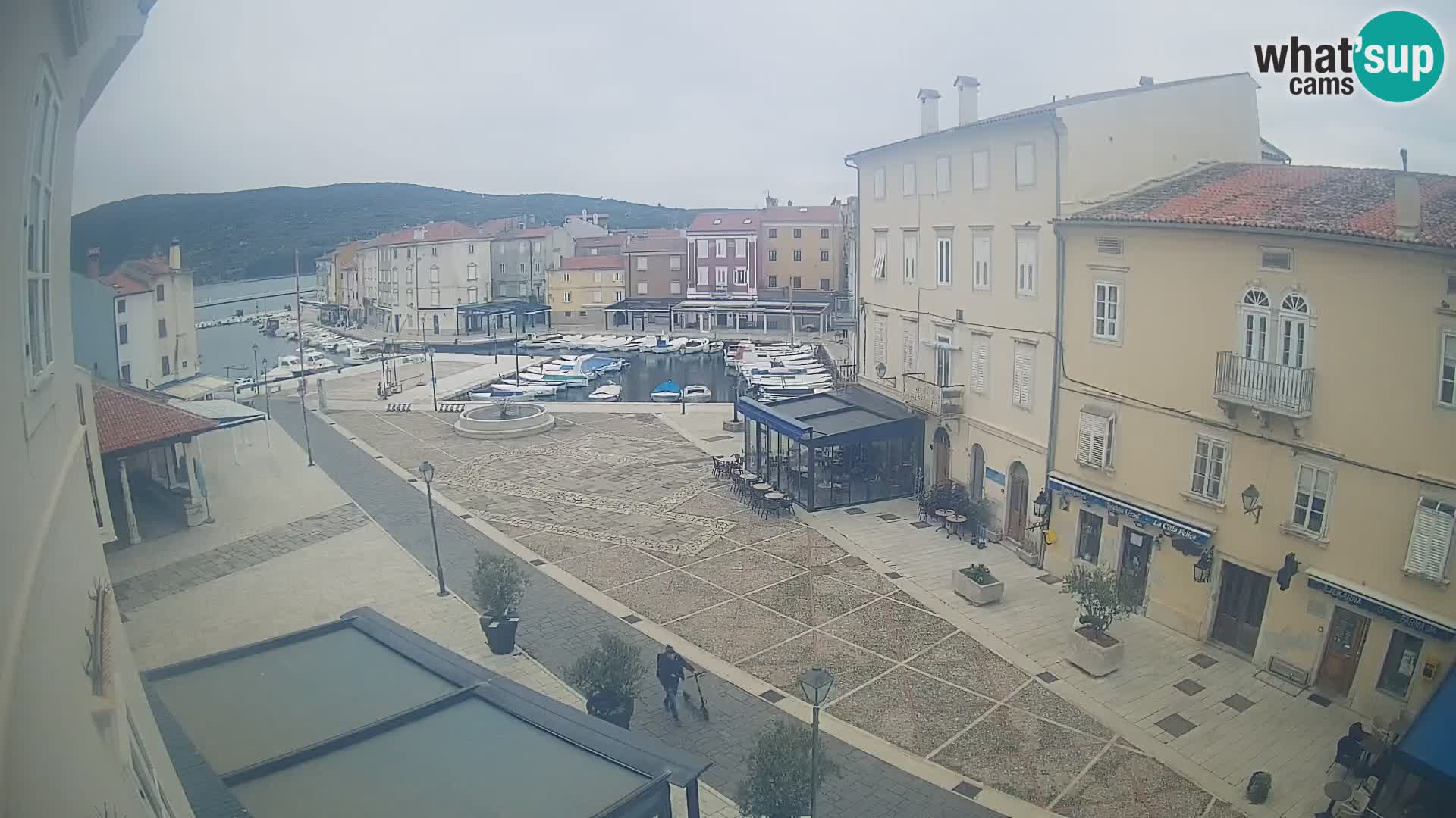 LIVE cam Cres city – main square and “mandrač” – Cres island – Croatia