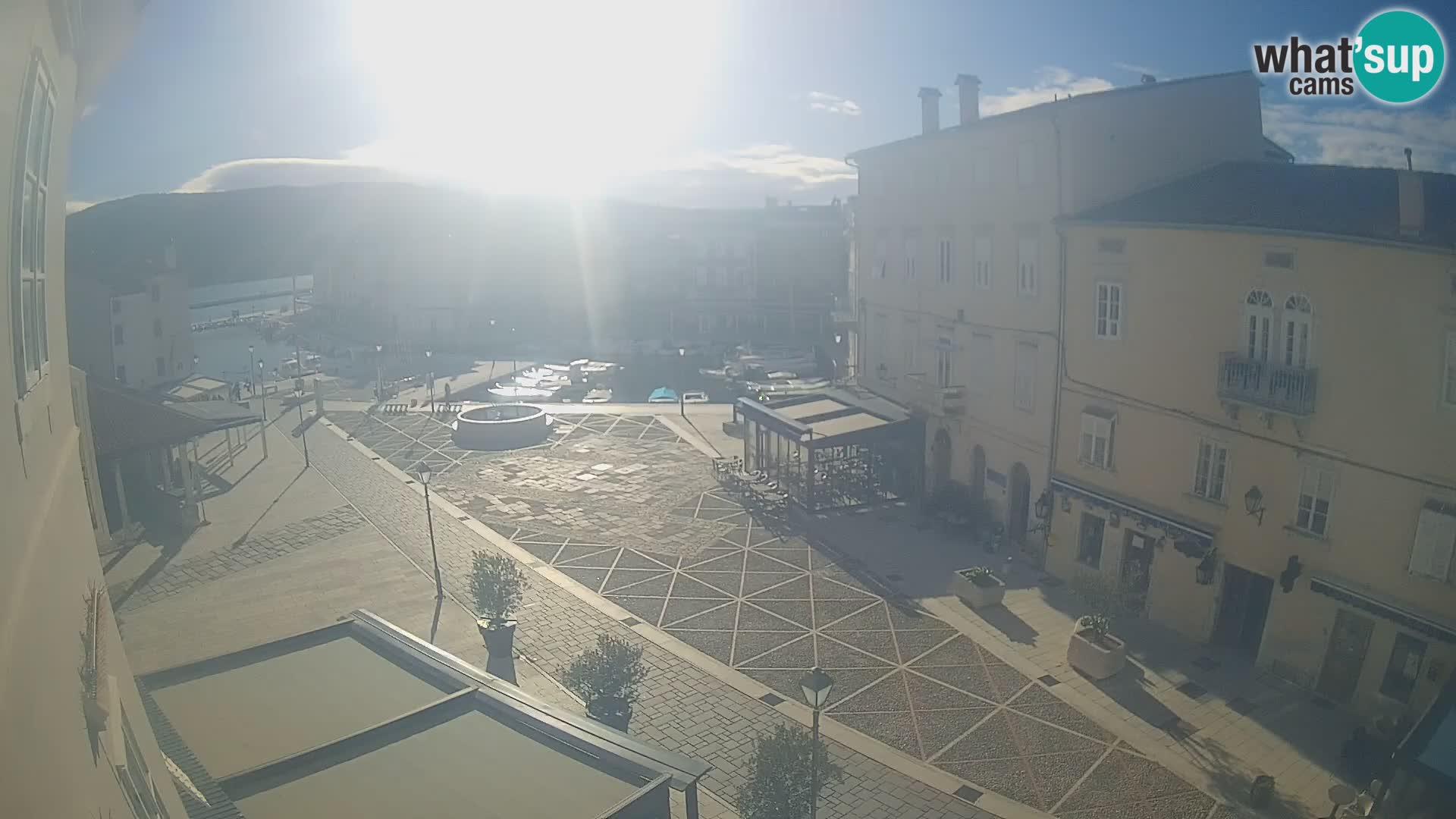 LIVE cam Cres city – main square and “mandrač” – Cres island – Croatia