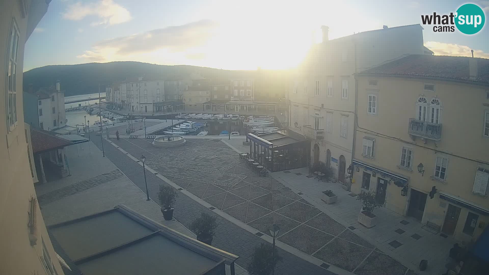 LIVE cam Cres city – main square and “mandrač” – Cres island – Croatia