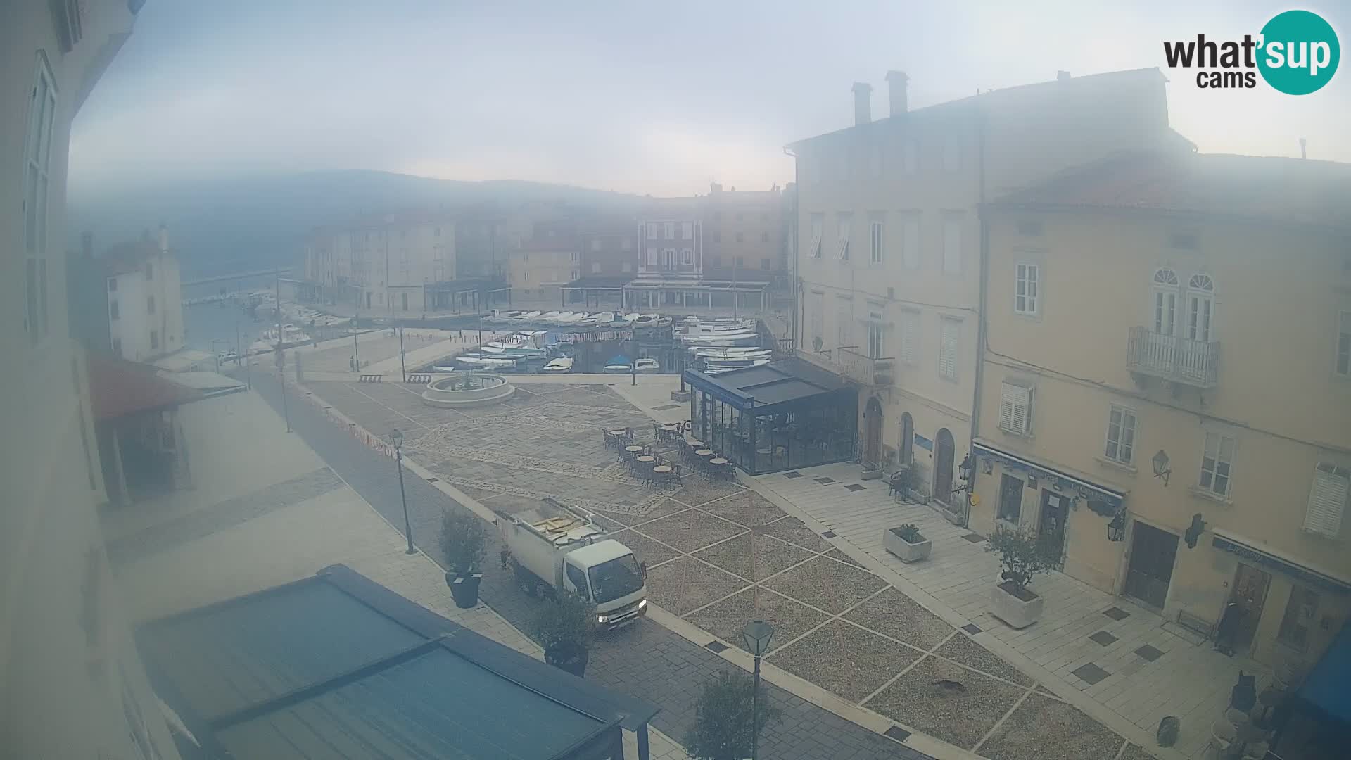 LIVE cam Cres Stadt – Hauptplatz und “mandrač” – Cres Insel – Kroatien