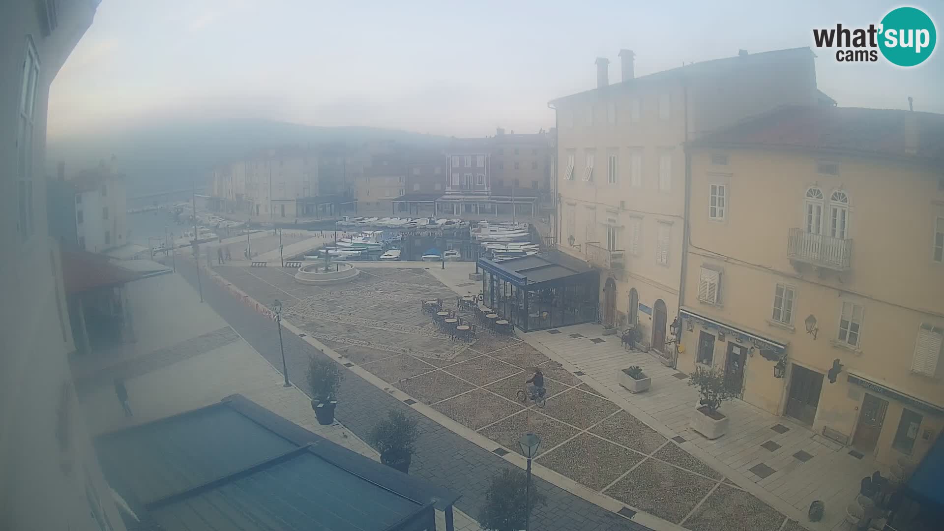 LIVE cam Cres città – piazza principale e “mandrač” – isola di Cherso – Croazia