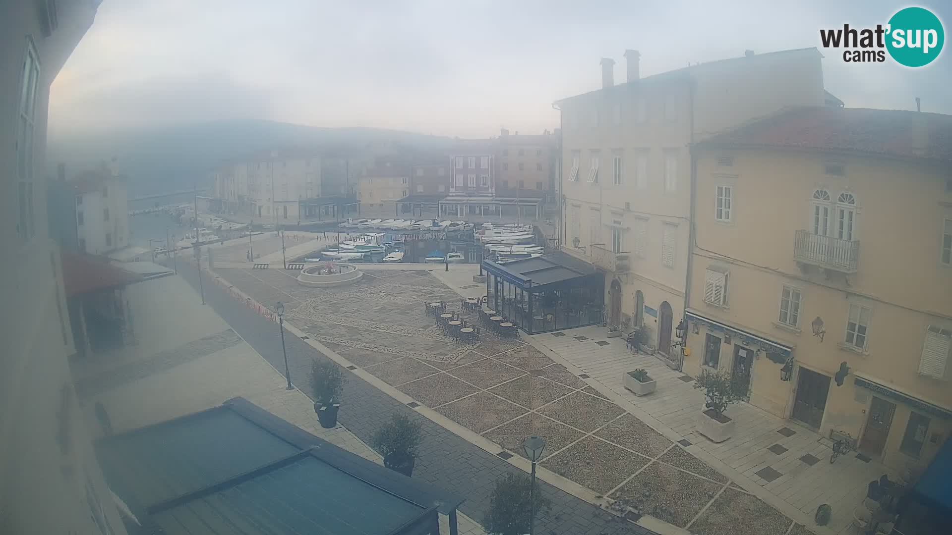 LIVE cam Cres città – piazza principale e “mandrač” – isola di Cherso – Croazia