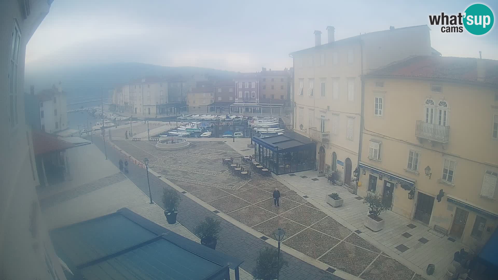 LIVE cam Cres Stadt – Hauptplatz und “mandrač” – Cres Insel – Kroatien