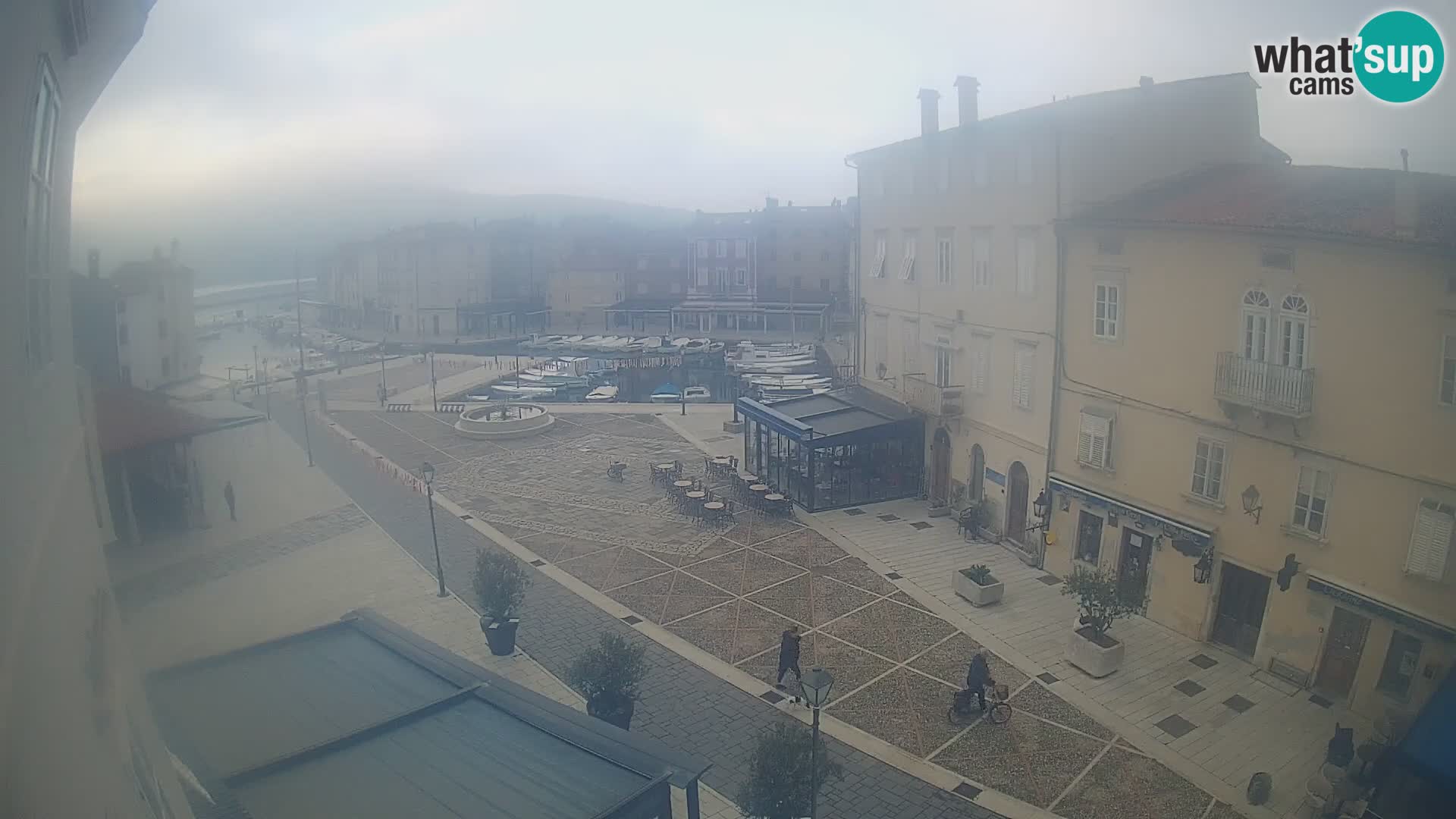 LIVE cam Cres city – place principale et “mandrač” – île de Cres – Croatie