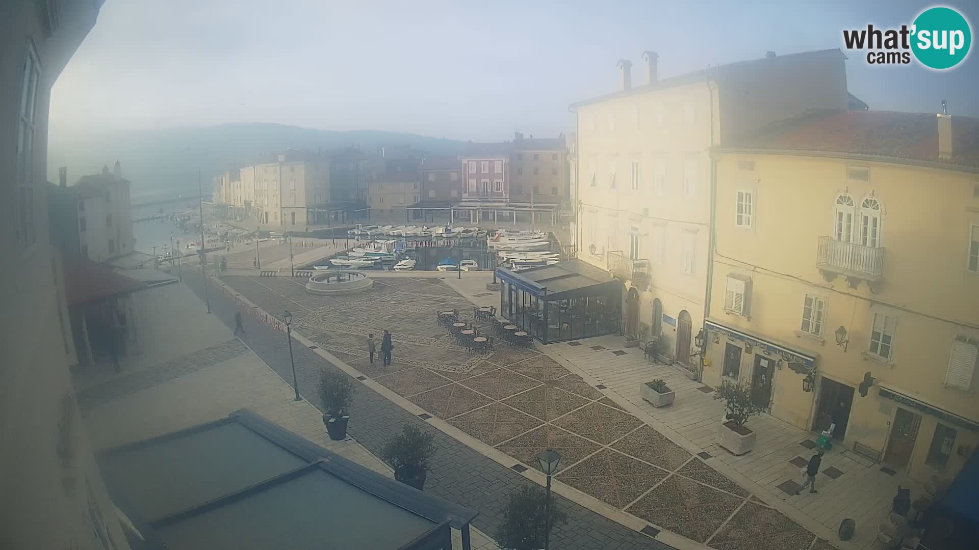 LIVE cam Cres città – piazza principale e “mandrač” – isola di Cherso – Croazia