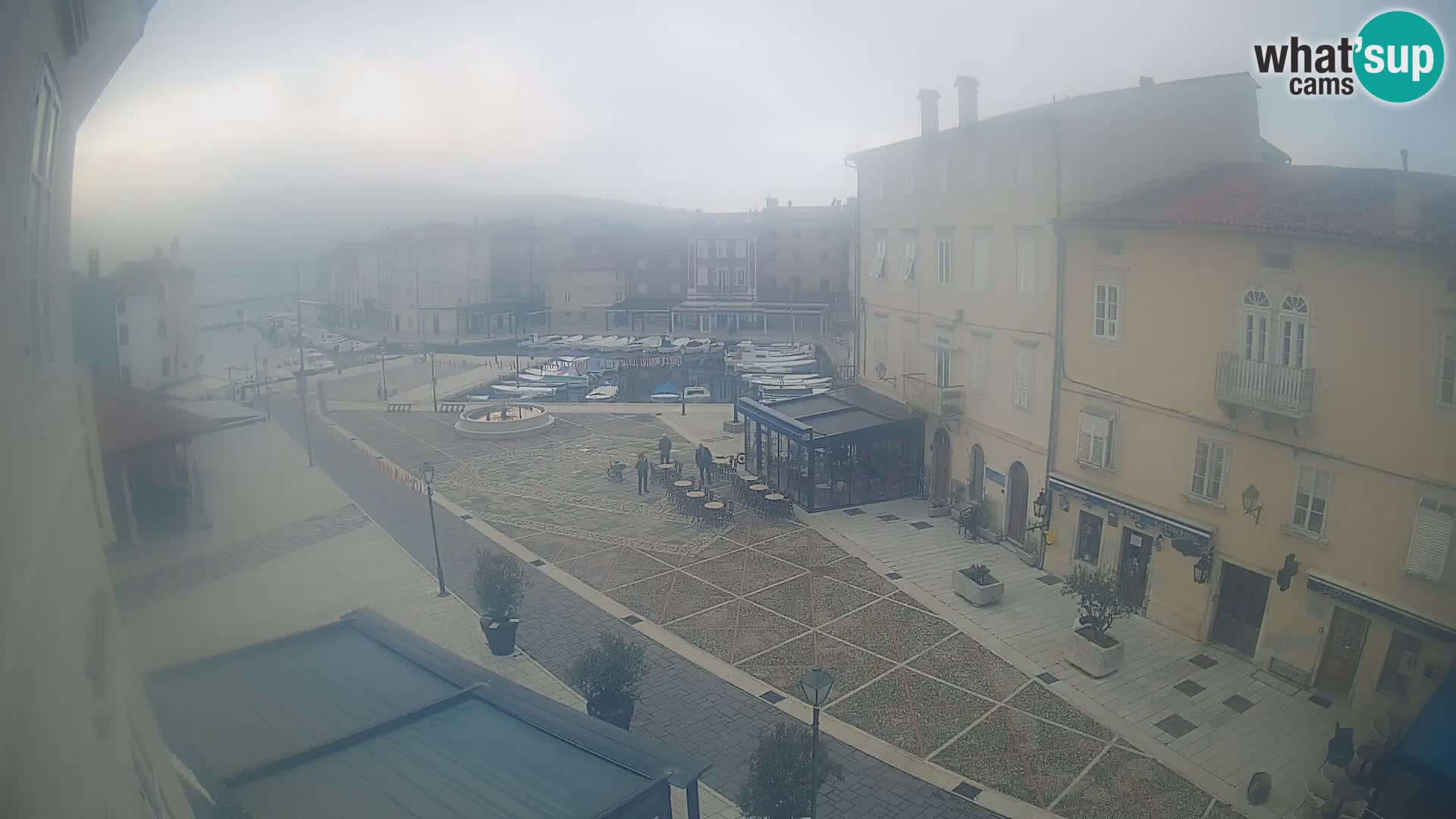 LIVE cam Cres city – place principale et “mandrač” – île de Cres – Croatie