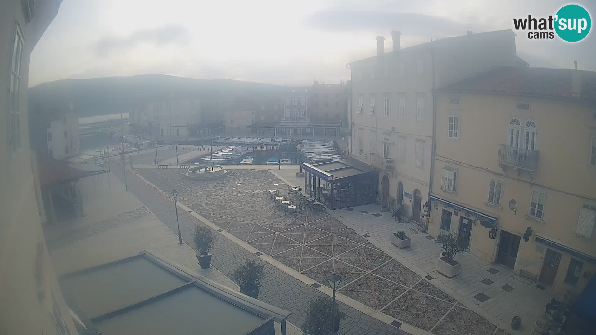 LIVE cam Cres city – main square and “mandrač” – Cres island – Croatia