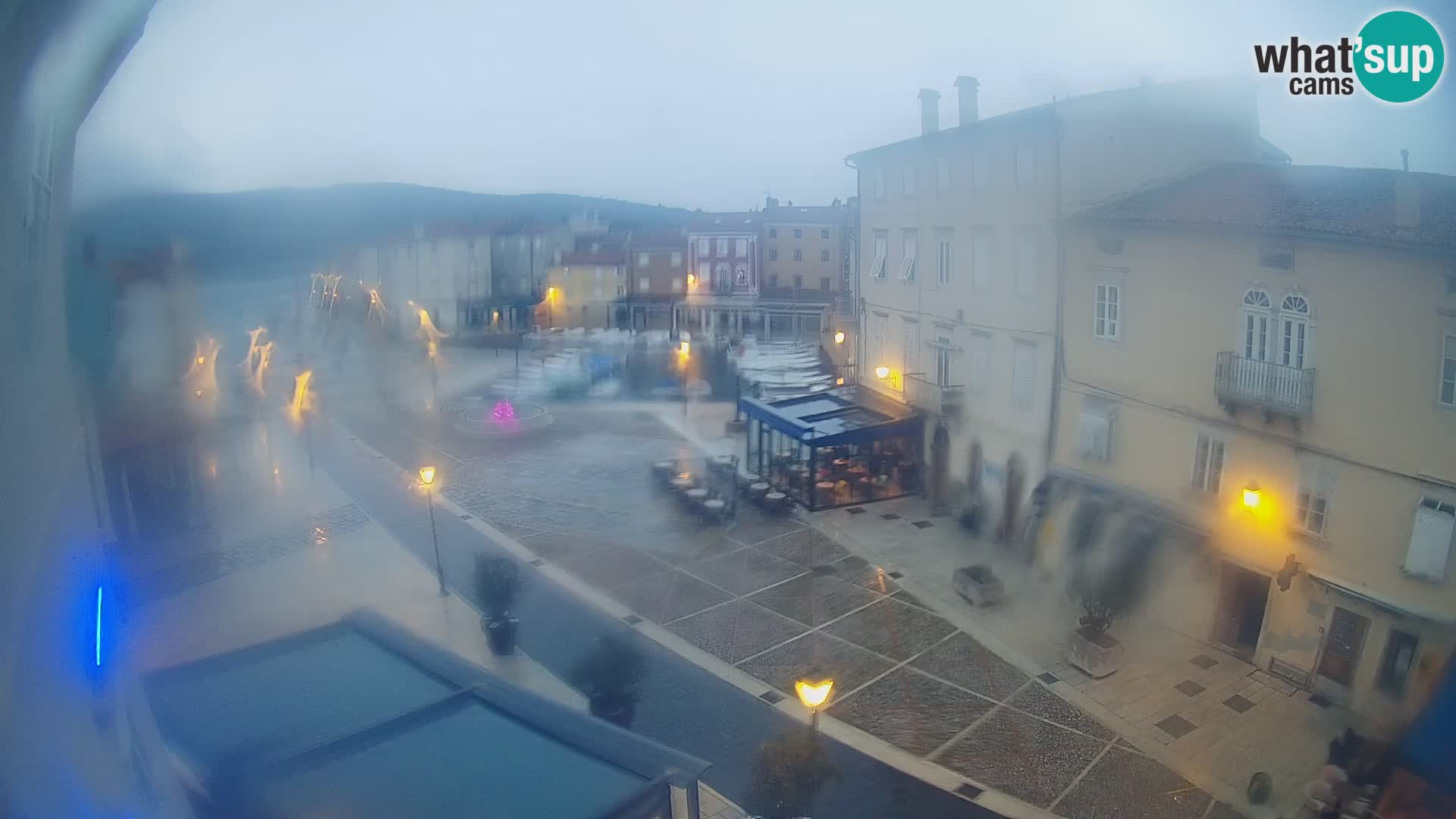 LIVE cam Cres city – place principale et “mandrač” – île de Cres – Croatie