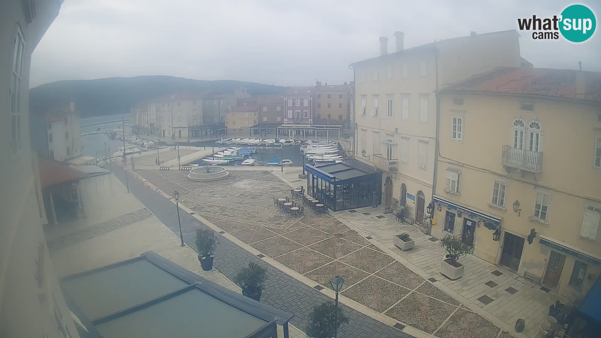 LIVE cam Cres città – piazza principale e “mandrač” – isola di Cherso – Croazia