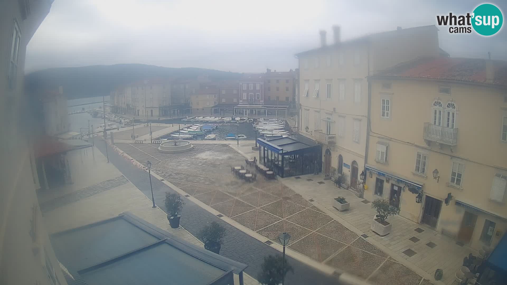 LIVE cam Cres città – piazza principale e “mandrač” – isola di Cherso – Croazia