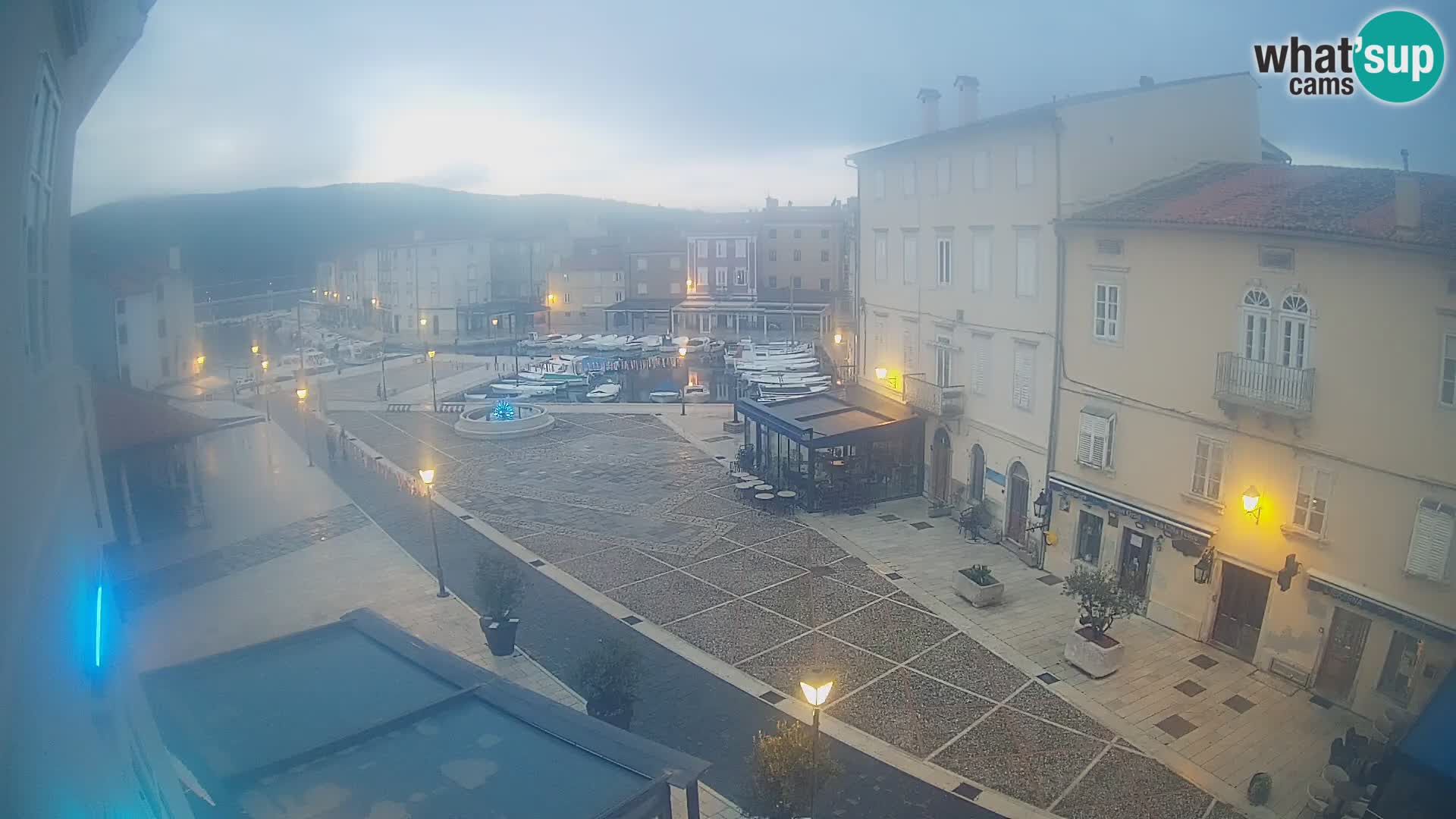 LIVE cam Cres città – piazza principale e “mandrač” – isola di Cherso – Croazia