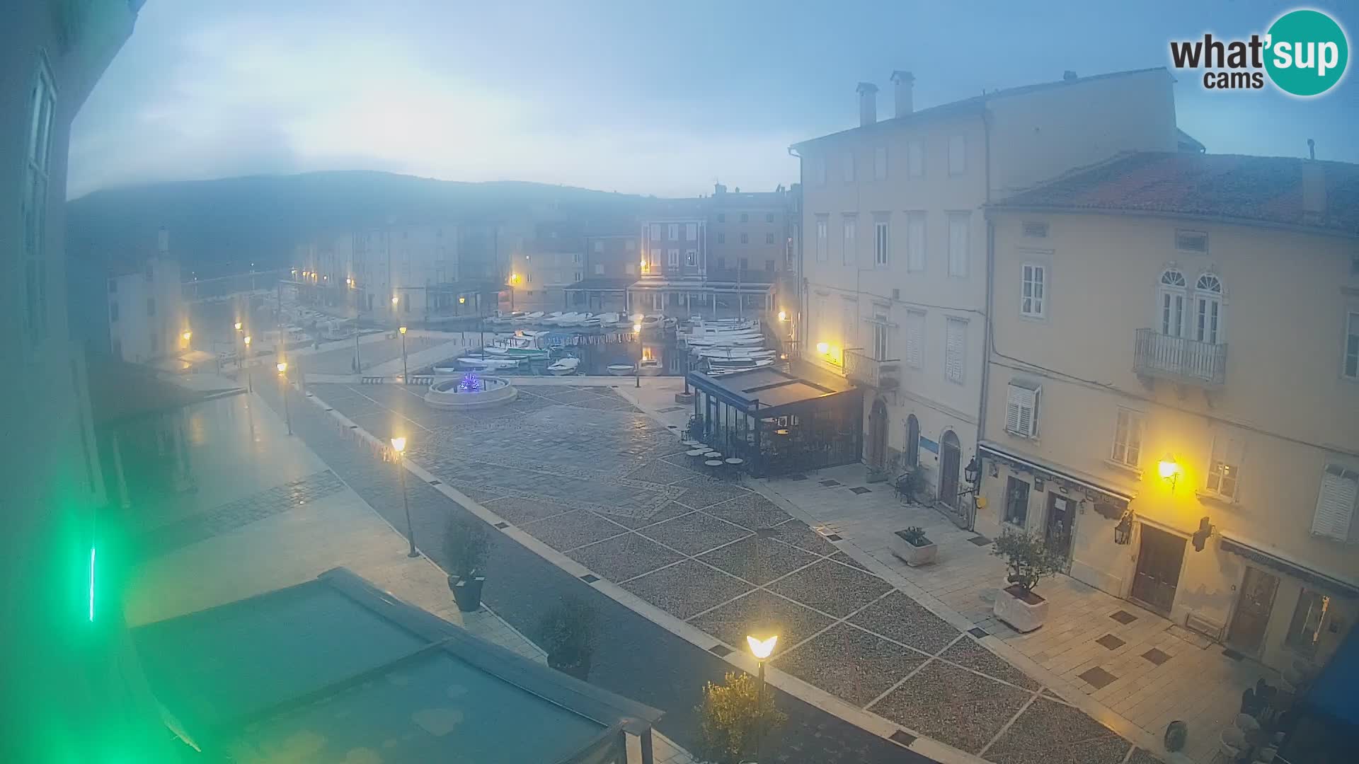 LIVE cam Cres città – piazza principale e “mandrač” – isola di Cherso – Croazia