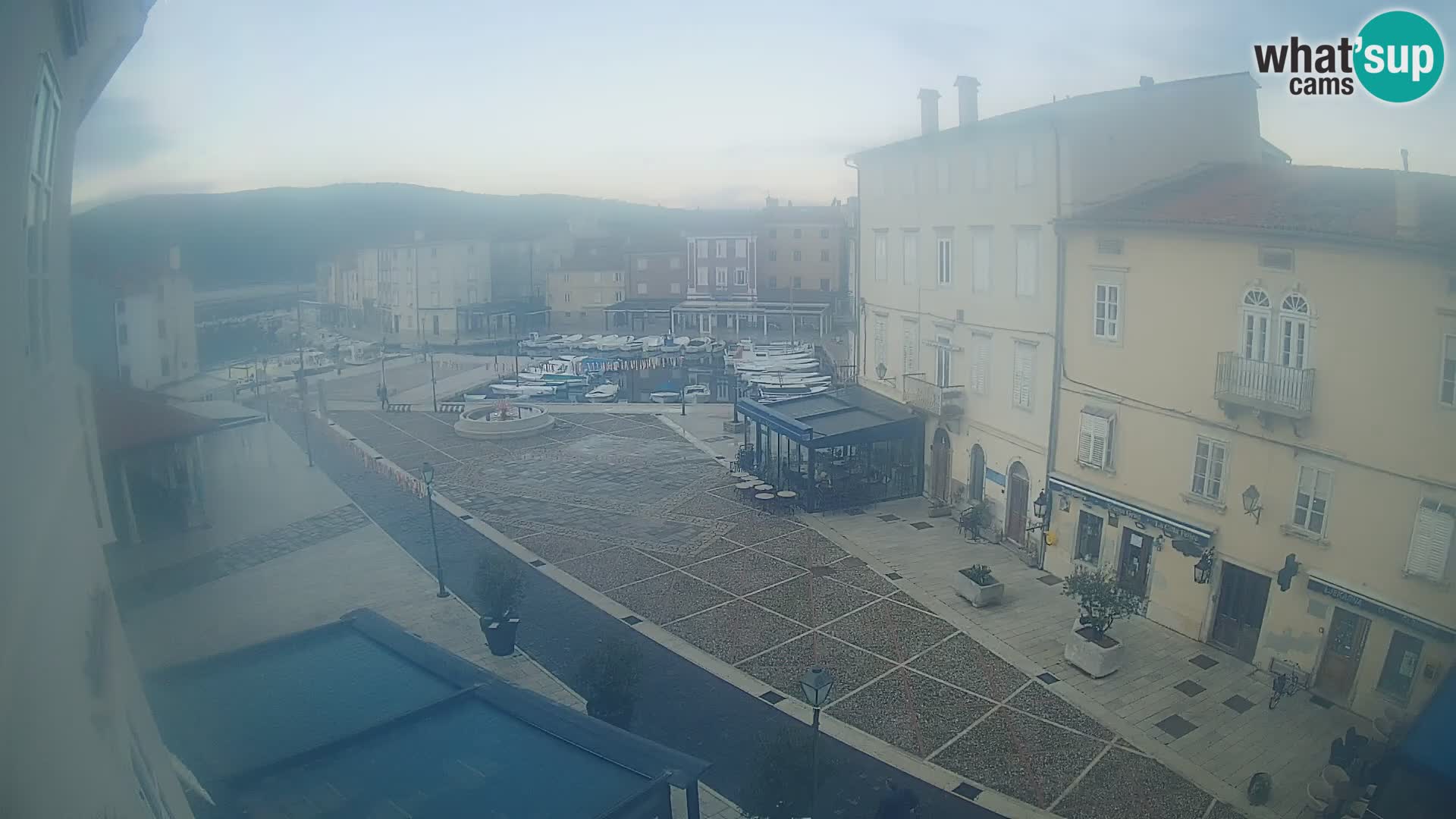 LIVE cam Cres city – main square and “mandrač” – Cres island – Croatia