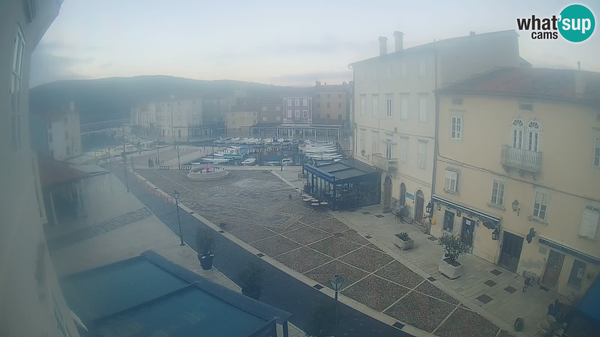 LIVE cam Cres city – main square and “mandrač” – Cres island – Croatia